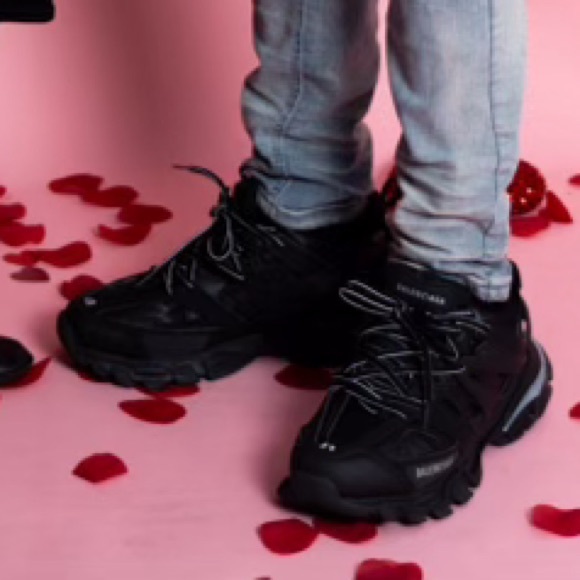 It’s a size 9.5 Balenciaga brand new , great condition - Picture 2 of 3